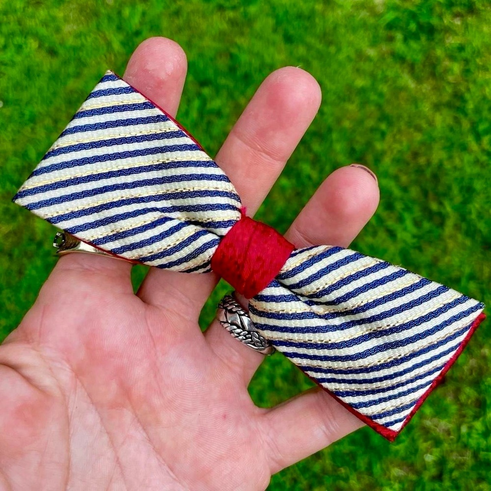 40s double layer silk clip-on bow tie. One size, w/ butterfly ever grip